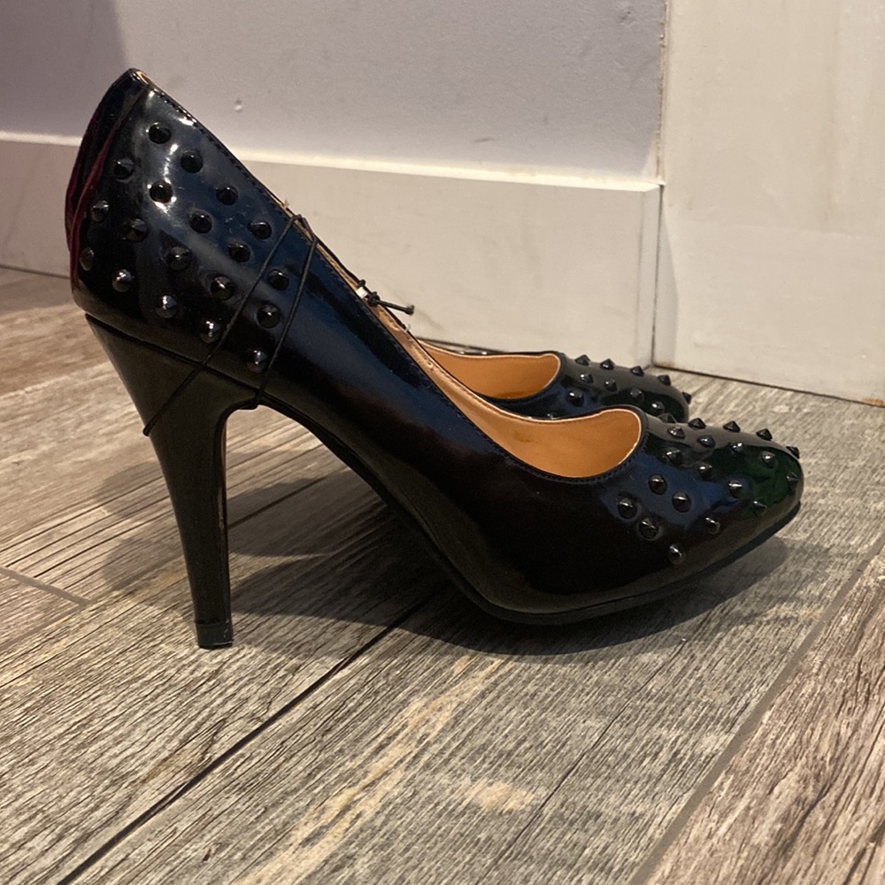 Torrid spike pumps glossy black